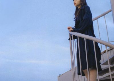 123_Gambar mungkin berisi_ 1 orang, berdiri, langit dan luar ruangan