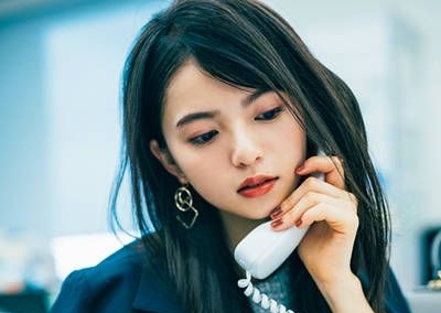 526_【乃木坂46】オフィスカジュアルの新定番「紺ジャケ」をチェック！もしも齋藤飛鳥がOLだったなら…